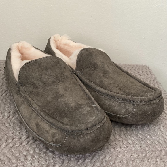Ugg Gray Ascot Slippers - NWOT main image 4